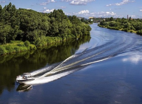 Jazda člnom po Dunaji pre 5 osôb - úplne nová perspektíva a skvelý zážitok.