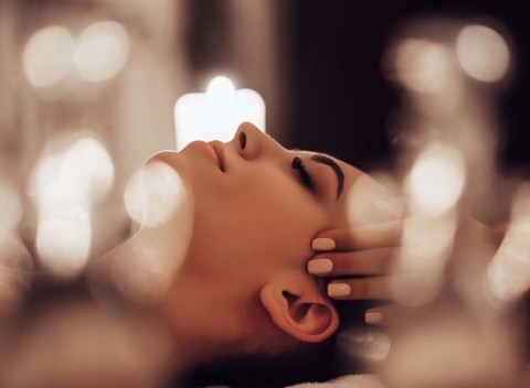 Darčeková poukážka na relaxáciu tela aj mysle pomocou telových sviečok.