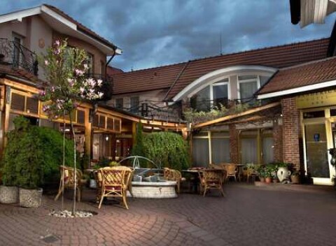 Hotel Banderium*** s polpenziou, privátnym wellness a neobmedzeným vstupom do termálov Komárno alebo Komárom