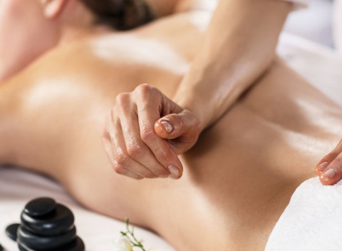 Relaxačná masáž chrbta a šije alebo terapeutická masáž hlavy kvalitnými olejmi doTERRA.