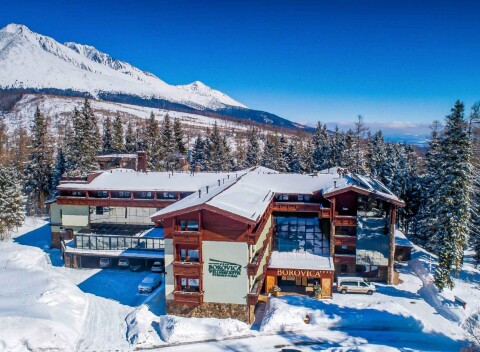 Relax vo Vysokých Tatrách: Štrbské Pleso vo Wellness Hoteli Borovica **** s polpenziou + bazény, sauny a masáž