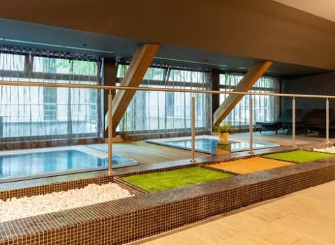 2 hod. vstup do wellness a romantická večera v Holiday Inn**** Trnava