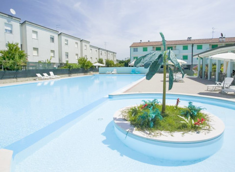 Lido Adriano len 50 m od pláže v apartmáne v Long Beach Village s bazénom.