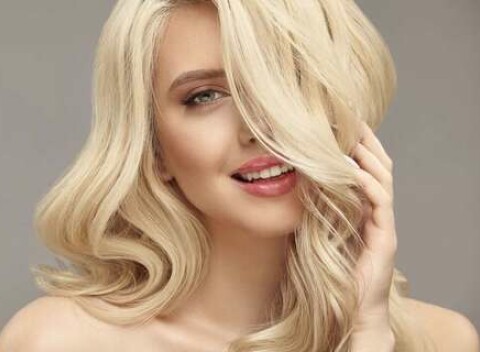 Strih s kúrou alebo farbenie vlasov v kaderníctve Ivett Ellegance na Miletičovej