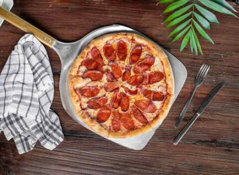 Obľúbená pizza podľa vlastného výberu v reštaurácii Oáza pri Draždiaku