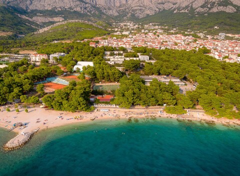 Chorvátsko pri pláži v Hoteli Sunny Makarska by Valamar *** s polpenziou a športovým vyžitím + dieťa zadarmo