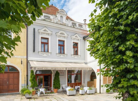 Južné Čechy: Historický Písek v Hoteli City *** s raňajkami formou bufetu + fľaša Prosecca a zľava na masáž