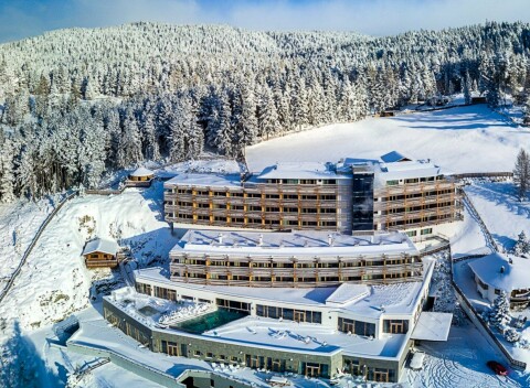 Wellness pobyt pri alpských skiareáloch: Tirolsko v NIDUM Casual Luxury Hoteli s polpenziou + bazén a sauny