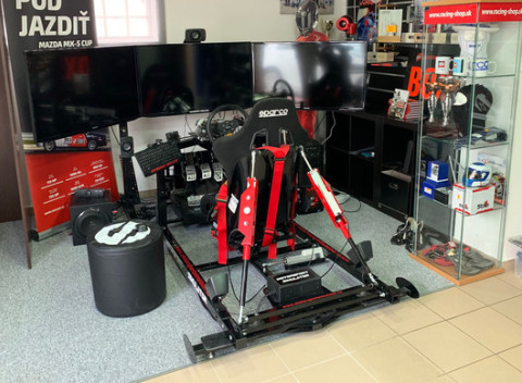 Pretekársky simulátor s virtuálnou realitou. Prenájom simulátora podľa výberu.