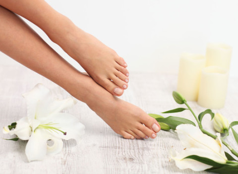 Profesionálna LUX manikúra alebo pedikúra so značkou Footlogix Pediceuticals.