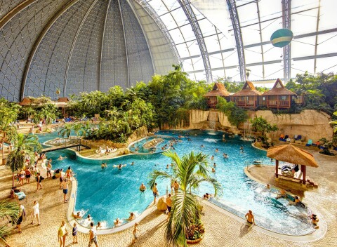 Nemecko: Exotický raj Tropical Islands s raňajkami, plážou a vnútornými i vonkajšími bazénmi neobmedzene