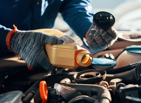 Výmena oleja a olejového filtra alebo brzdovej kvapaliny v Auto Klinic s.r.o.