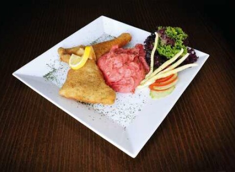 Rybacie špeciality, domáce denné menu aj dezerty vo Vinárni a Reštaurácií pri Kaplnke vo Vajnoroch