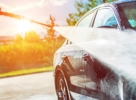 Ručné čistenie interiéru a exteriéru vozidla. Stačí si dohodnúť termín, čas a prísť!