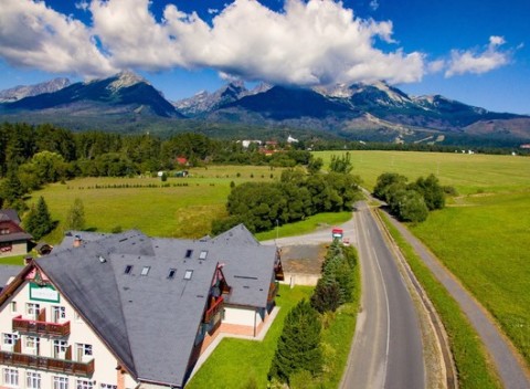 Dovolenka v Tatrách v penzióne Lomnicky s výhľadom na Lomnický štít a privátnym wellness.