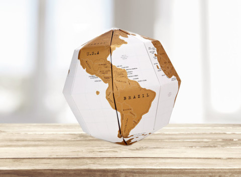 Stieracia mapa v tvare glóbusu - patrí k povinnej výbave každého cestovateľa.