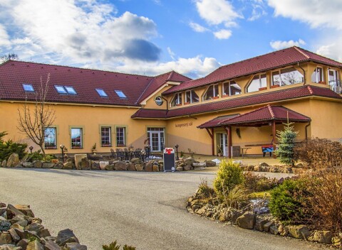 Južná Morava pri Vyškove: Hotel Allvet *** v bývalom letohrádku s raňajkami/polpenziou a kúpacím biotopom