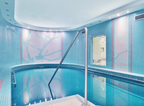 Mariánské Lázně priamo v centre v Hoteli Sun Palace Spa & Wellness **** s krytým bazénom, saunou a polpenziou