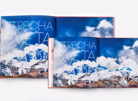 Niťou šitá štvorcová fotokniha s tvrdými doskami. Urobte radosť, darujte spomienky.