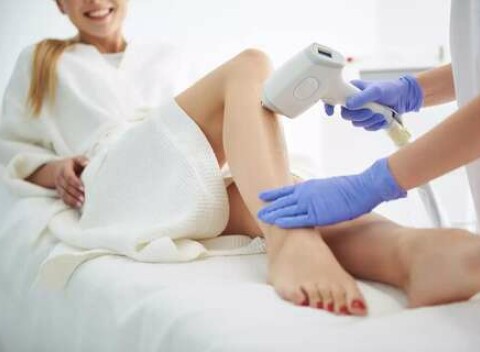 Laserová epilácia novým špičkovým prístrojom – redukcia chĺpkov všetkých farieb vďaka využitiu 3 laserov