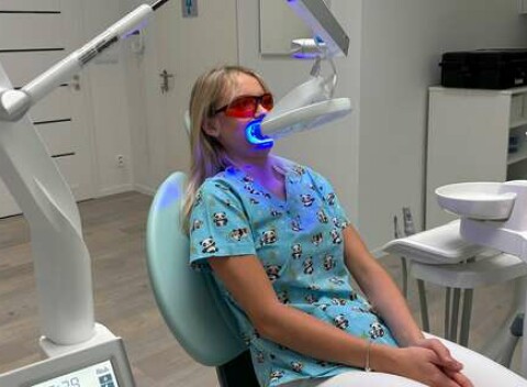 Dentálna hygiena pre deti i dospelých a profesionálne bielenie zubov na zubnej klinike Dentmedik