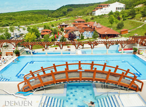Maďarské termály Demjén v pokojnom apartmáne s polpenziou a vstupom do kúpeľov.