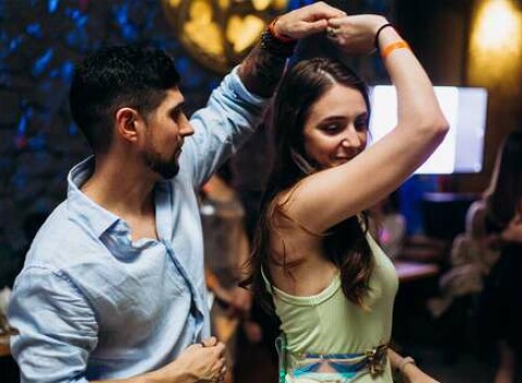 Bacha - tanečné kurzy pre začiatočníkov v BYRAMOS STUDIO