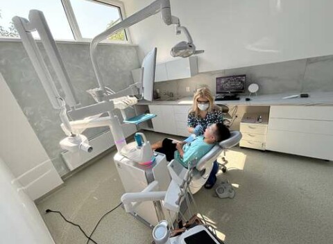 Komplexná dentálna hygiena s pieskovaním na klinike Zuby v kocke