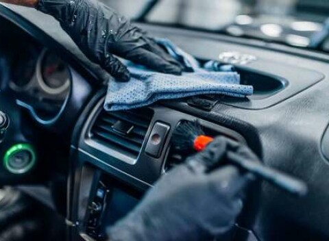 Kompletné umytie interiéru a exteriéru vozidla s auto kozmetikou a dezinfekcia ozónom v H&S GARAGE