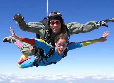 Tandemový zoskok z lietadla - jednoduchá cesta k absolútnemu pocitu slobody