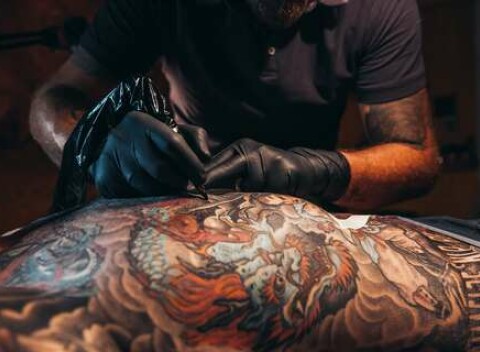 Piercing a tetovanie v salóne Story Ink