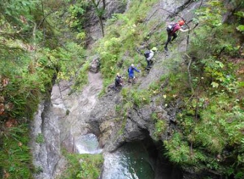 Skupinový ferratový kurz v teréne v lokalite Kyseľ v Slovenskom raji s certifikovaným horským sprievodcom