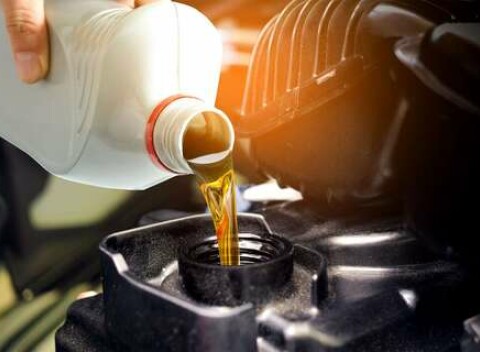 Výmena oleja a olejového filtra s vlastným materiálom alebo možnosťou zakúpenia s 15 % zľavou