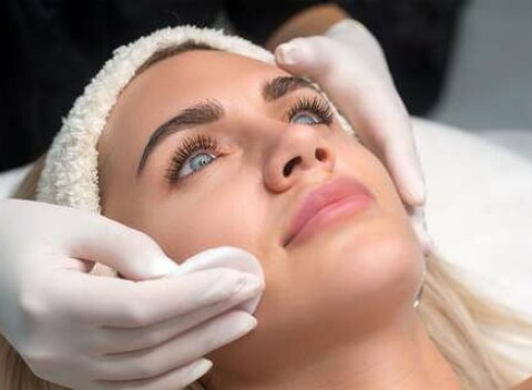 Lash lifting s farbením aj aplikáciou lash botoxu pre dlhšie a hustejšie mihalnice