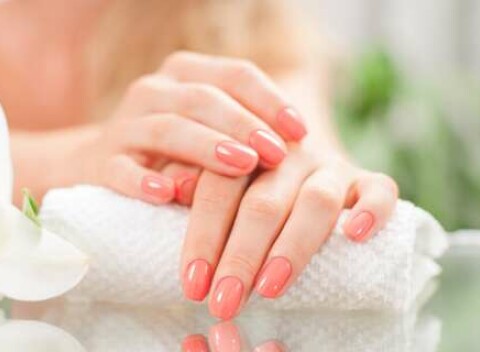 Manikúra klasická, japonská alebo s extra výživou IBX na poškodené nechty