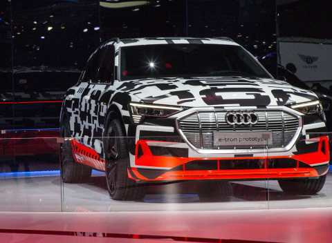 Návšteva autosalónu v Ženeve vrátane vstupenky. Doprava komfortným autobusom a sprievodca.