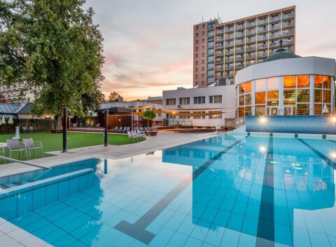 Kúpele Hajdúszoboszló: Relaxácia v Hoteli Barátság *** s termálnym wellness s bazénmi + polpenzia