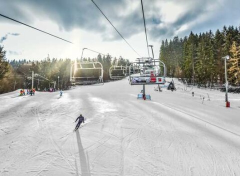 SKIPAS na perfektnú lyžovačku v Jasenskej doline so sedačkovou lanovkou a 3 vlekmi