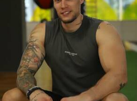 Cvičenie s osobným fitness trénerom Richardom Kmeťom vo FIT UP! s tréningovým plánom a jedálničkom na mieru