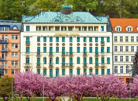 Karlove Vary: Luxusný Interhotel Central **** s polpenziou, bazénom a vírivkou neobmedzene + procedúry a hry