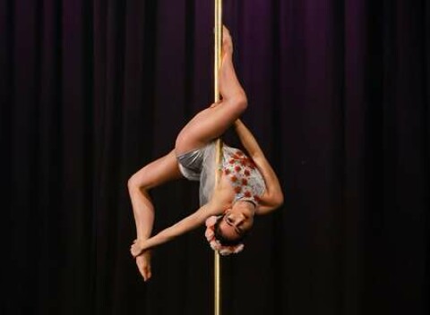 Intenzívny 4-týždňový kurz Pole Dance pre začiatočníkov aj mierne pokročilých