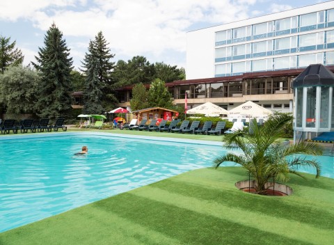 Veľká Noc v Kúpeľoch Piešťany. Hotel Grand Splendid s procedúrami a polpenziou.
