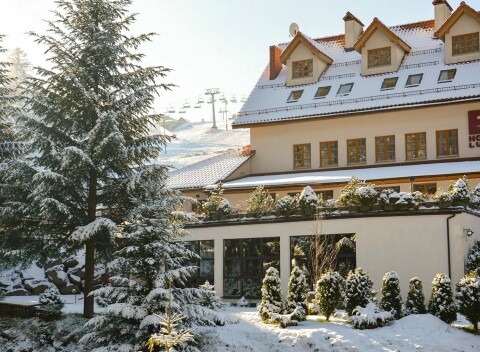 Poľské Beskydy len 20 m od ski areálu v Hoteli Fero Lux s raňajkami/polpenziou a neobmedzeným wellness