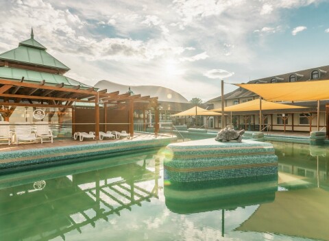 Kúpele Mosonmagyaróvár vo Fészek Fogadó - Pension Nest s raňajkami a každodenným vstupom do termálov (300 m)