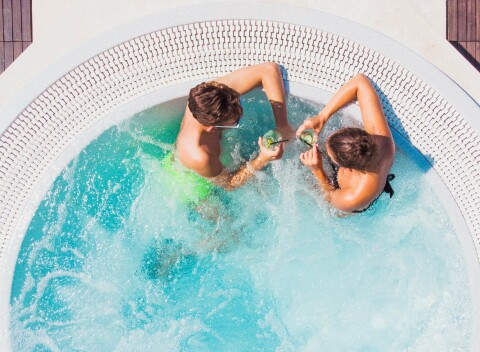 Ostrov Pag v 4* Hoteli Pagus priamo na pláži s plnou penziou +, bazénom a animáciami + dieťa do 12 r. zadarmo