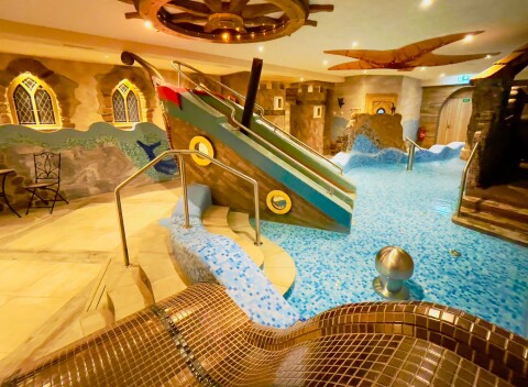 Vysočina: Hotel Podlesí *** s polpenziou a bazénom + vstup do wellness (vírivky, sauny) a Rozprávkovej dedinky