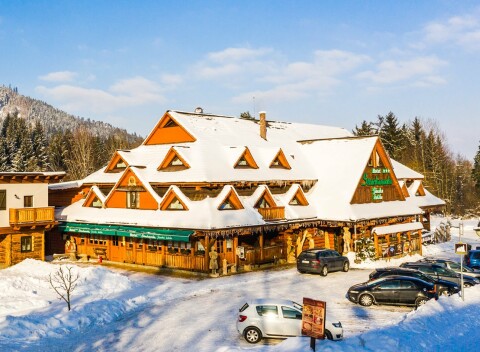 Nízke Tatry pri lyžiarskych strediskách: 3* Hotel Strachanovka s raňajkami alebo polpenziou a wellness + zľavy