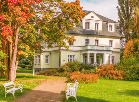 Konstantinovy Lázně: Kúpeľné domy Mánes, Palacký a Purkyně s polpenziou, wellness a procedúrami + zľava