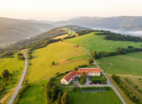 CHKO Biele Karpaty pri pamiatkach v Hoteli Kopanice **** s raňajkami alebo polpenziou a neobmedzeným wellness