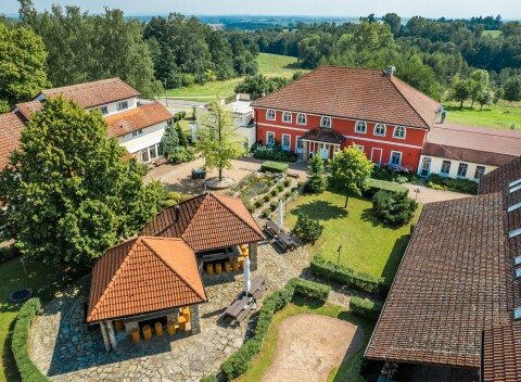 Podkrkonošie pri hospitali Kuks a zoo v Dvore Králové: Farma Nová Amerika s raňajkami či polpenziou + piknik